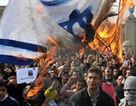 Cairo rioters burn Israeli flag