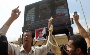 An Egyptian holds a noose