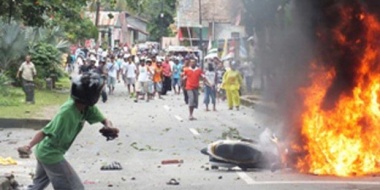 Muslims Christians clash