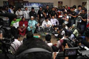 Himpun chairman Mohd Azmi Abdul Hamid speaks during a press