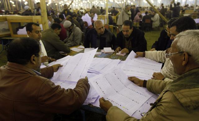 Egyptian workers count votes