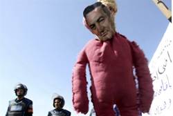 A protesters' effigy of Hosni Mubarak hangs outside courtroom