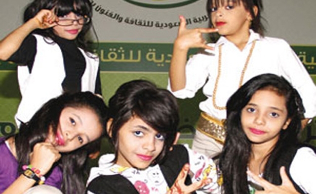 girls entertaining troupes in Jazan and many of its cities in Saudi Arabia. Al Arabiya