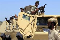 Egyptian soldiers and APC in Sinai (Reuters)