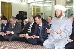 Syrias Assad praying in Damascus mosque for Eid al-Fitr 9Ruters-SANA