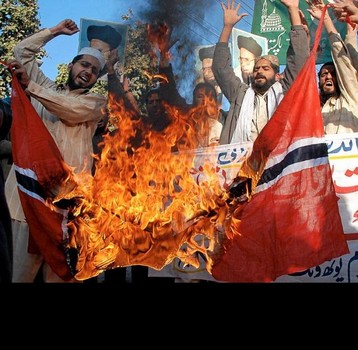flag of Norway attacked by Pakistani Muslims.