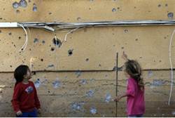 Examining Kassam rocket damage