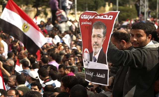supporters of Egyptian President Mohamed Mursi 11-23-12 - Reuters