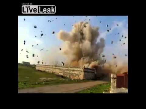 Rebels Blow Up Shiite Mosque