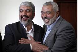 Ismail Haniyeh R with Hamas chief Khaled Mashaal - Reuters
