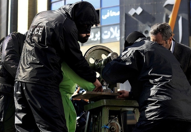 ISIS - Public Amputation for Convicted Thief