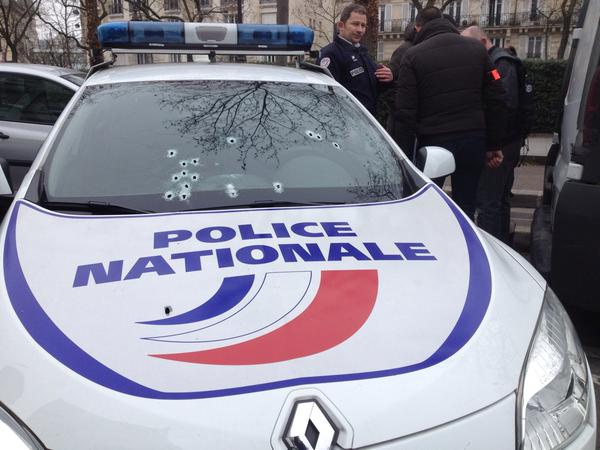 Police in front of Charlie Hebdos Paris headquarters